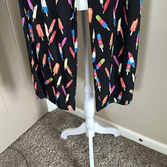 Adorable popsicle patterned pants. - Picture 4 of 4